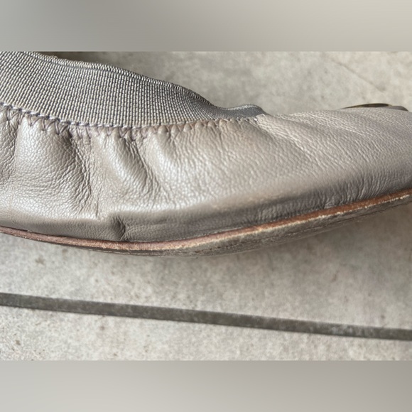 Tory Burch Caroline ballet flats! Size 7.5. Previously worn and loved! - Picture 2 of 10